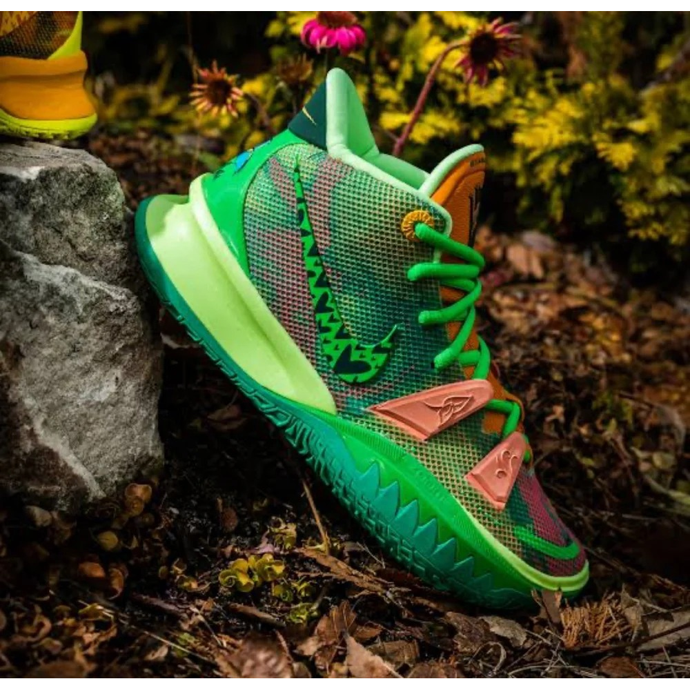 Striped Gender: Men Nike Kyrie Shoes